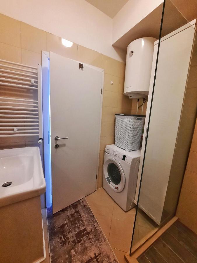 Luxury Sky View Apartment プリシュティナ エクステリア 写真