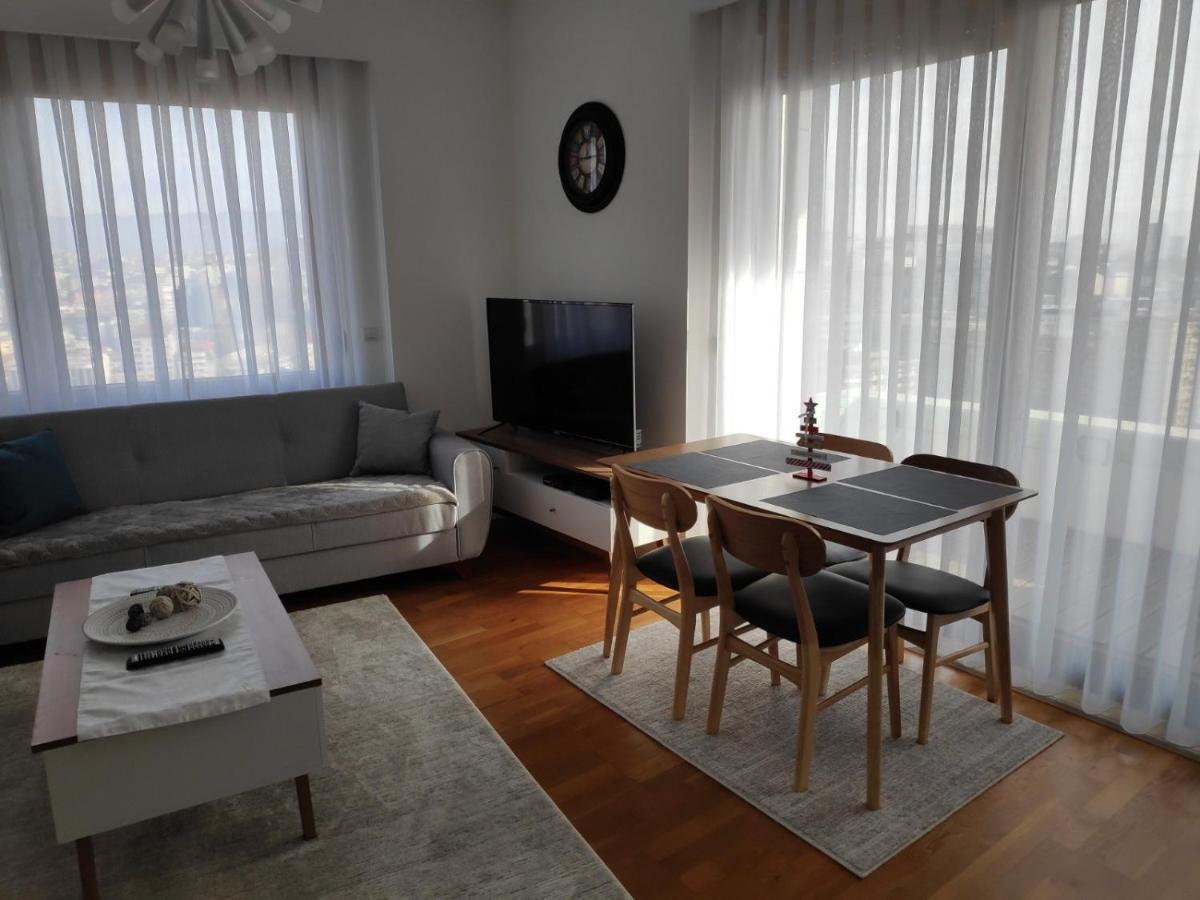 Luxury Sky View Apartment プリシュティナ エクステリア 写真